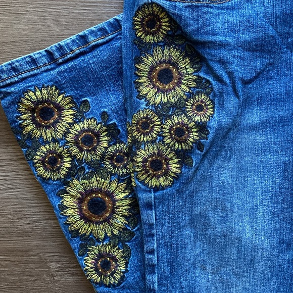 Cowgirl Tuff Blue Jeans with Sunflower Embroidery - Picture 2 of 6